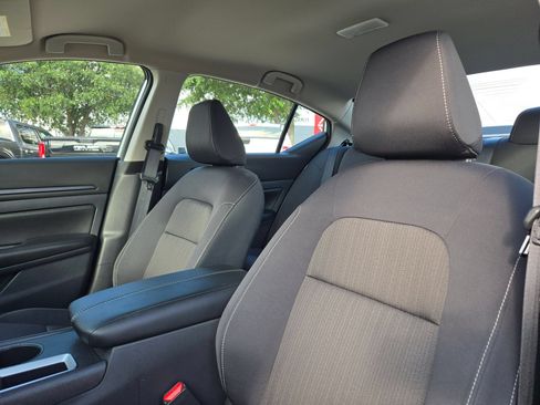 Certified 2025 Nissan Altima 2.5 S FWD image 9