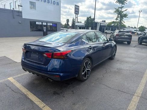 Used 2024 Nissan Altima 2.5 SR FWD image 7