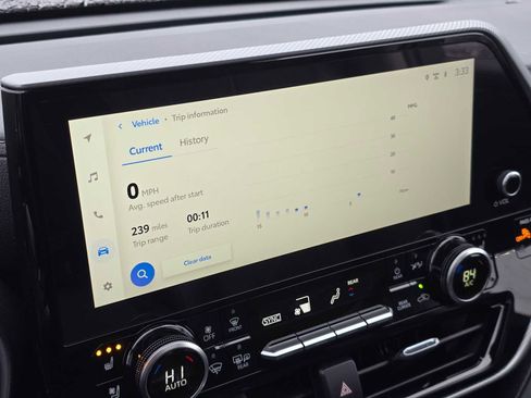 Certified 2025 Toyota Highlander Platinum image 31