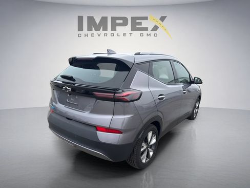 Used 2022 Chevrolet Bolt EUV LT w/ Convenience Package FWD image 5