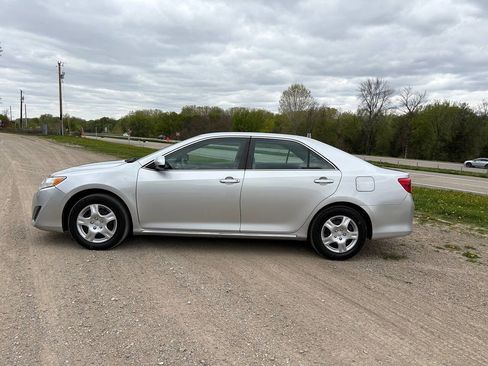 Used 2014 Toyota Camry LE FWD image 11