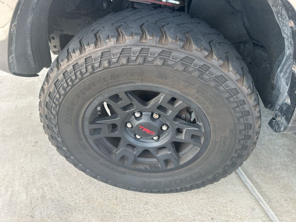 Used 2015 Toyota 4Runner SR5 AWD/4WD image 18