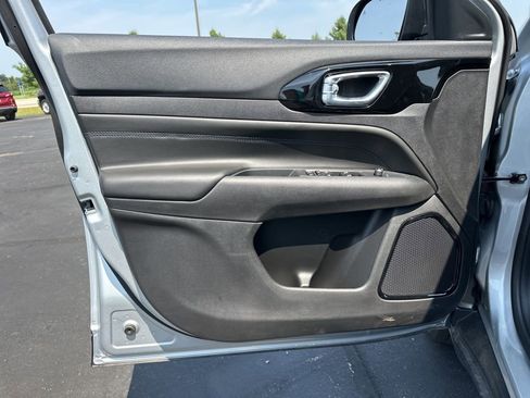 New 2025 Jeep Compass Latitude w/ Altitude Special Edition image 19