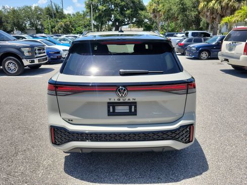New 2026 Volkswagen Tiguan SE R-Line FWD image 5