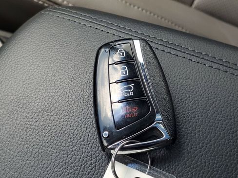 Used 2018 Hyundai Santa Fe Limited AWD/4WD image 38