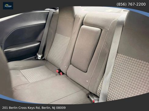 Used 2015 Dodge Challenger SXT RWD image 29