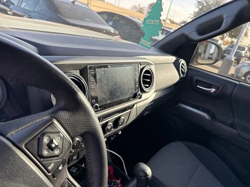 Used 2023 Toyota Tacoma TRD Off-Road image 9