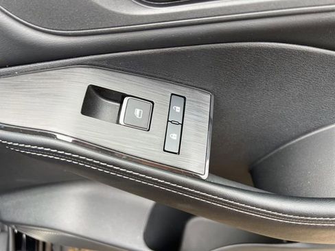 Used 2024 Nissan Rogue SL image 59