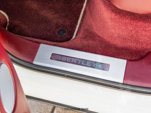 Used 2019 Bentley Bentayga image 27