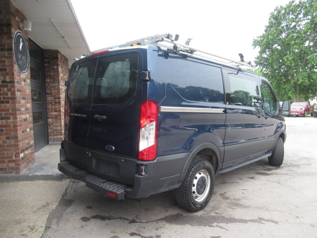 Used 2019 Ford Transit 250 130 Low Roof RWD image 9