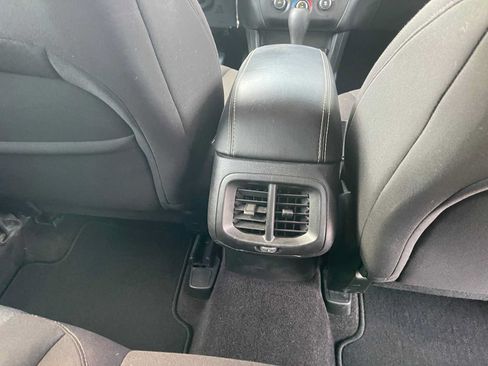 Used 2017 Jeep Cherokee Sport FWD image 25
