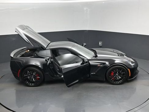 Used 2015 Chevrolet Corvette Z06 w/ 3LZ Preferred Equipment Group RWD image 18