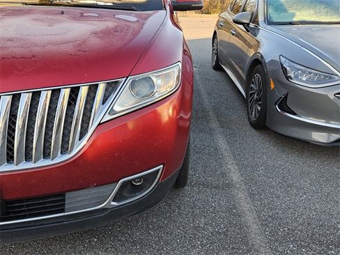 Used 2013 Lincoln MKX AWD image 4
