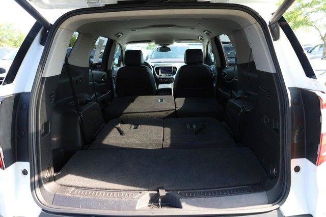 Used 2023 GMC Acadia SLT AWD/4WD image 9
