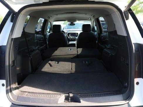 Used 2023 GMC Acadia SLT AWD/4WD image 9