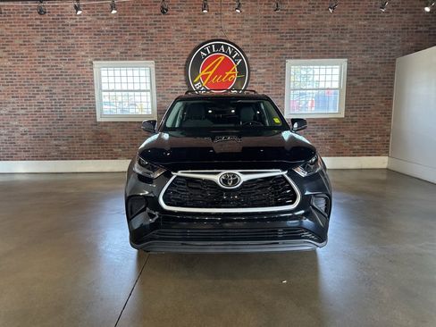Used 2022 Toyota Highlander L image 11