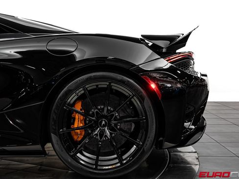 Used 2022 McLaren 765LT RWD image 20