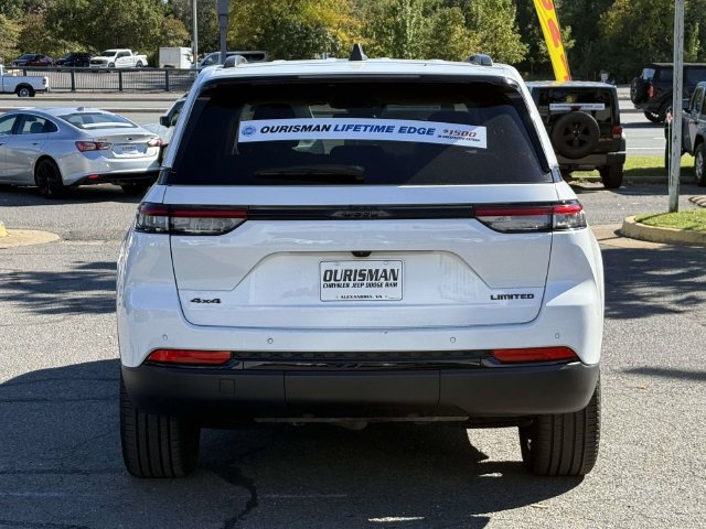 Used 2023 Jeep Grand Cherokee Limited w/ Black Appearance Package AWD/4WD image 4