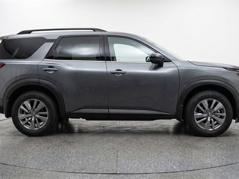 Used 2025 Nissan Pathfinder SV AWD/4WD image 11