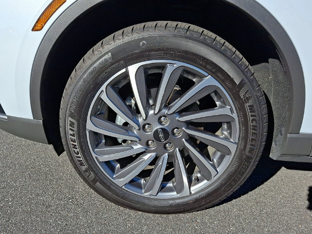Certified 2025 Lincoln Corsair Reserve AWD/4WD image 8