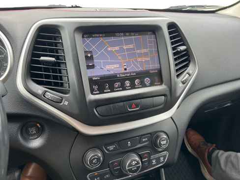 Used 2014 Jeep Cherokee Trailhawk w/ Comfort/Convenience Group AWD/4WD image 3