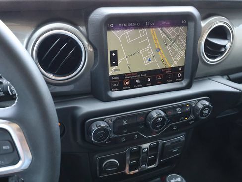 Used 2023 Jeep Wrangler Unlimited Sahara AWD/4WD image 19