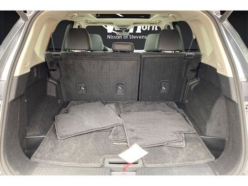 Used 2022 Nissan Rogue SV w/ SV Premium Package image 26