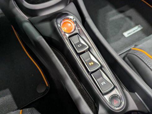 Used 2025 McLaren Artura image 16