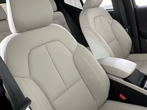 Certified 2024 Volvo XC40 B5 Plus w/ Climate Package image 25