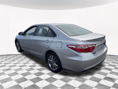 Used 2017 Toyota Camry SE image 2