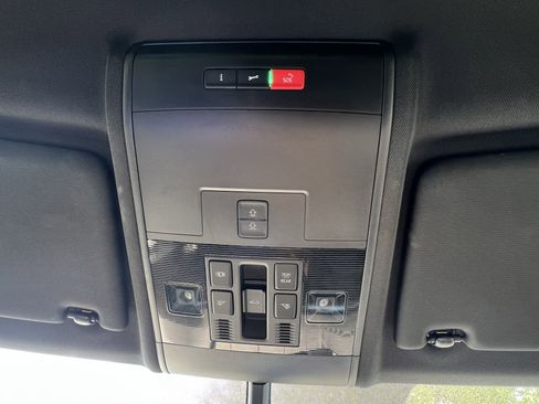 Used 2022 Volkswagen Atlas Cross Sport SE image 28