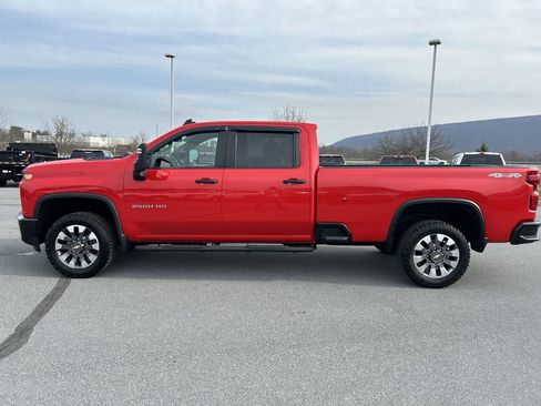 Used 2022 Chevrolet Silverado 2500 Custom w/ Custom Value Package image 4