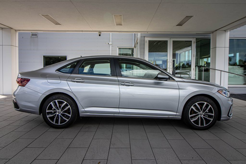 Certified 2026 Volkswagen Jetta SE FWD image 3