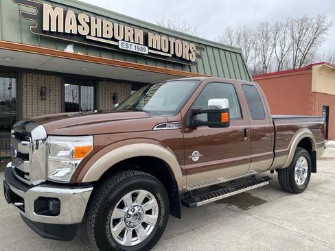 Used 2011 Ford F250 Lariat w/ Chrome Pkg image 2