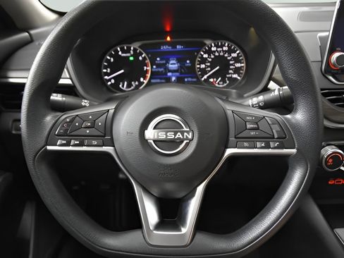 Used 2024 Nissan Altima 2.5 SV FWD image 18