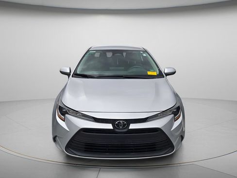 Used 2024 Toyota Corolla LE FWD image 3