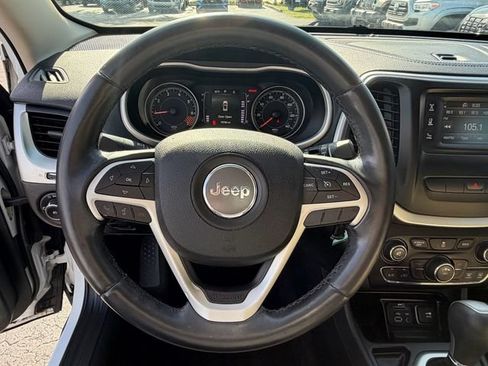 Used 2015 Jeep Cherokee Latitude FWD image 23