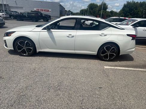 Used 2025 Nissan Altima 2.5 SR FWD image 16