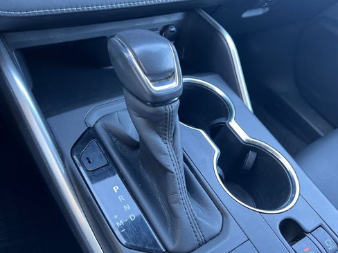 Used 2020 Toyota Highlander XLE image 19