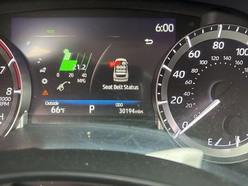 Used 2023 Toyota Highlander LE FWD image 5