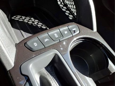 Used 2024 Chevrolet TrailBlazer LT AWD/4WD image 24