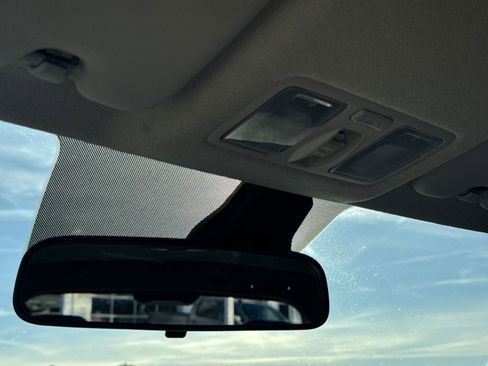 Used 2024 Hyundai Venue SEL image 27