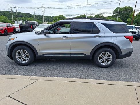 Used 2020 Ford Explorer XLT w/ Equipment Group 202A AWD/4WD image 4