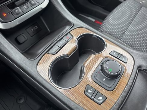 Used 2023 GMC Acadia SLE w/ Driver Convenience Package image 5