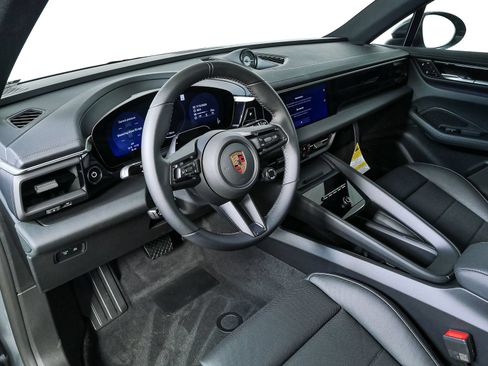 New 2026 Porsche Macan 4 Electric AWD/4WD image 4