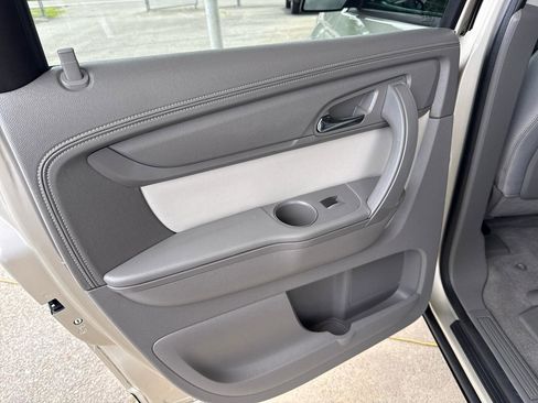 Used 2014 GMC Acadia SLE FWD image 22