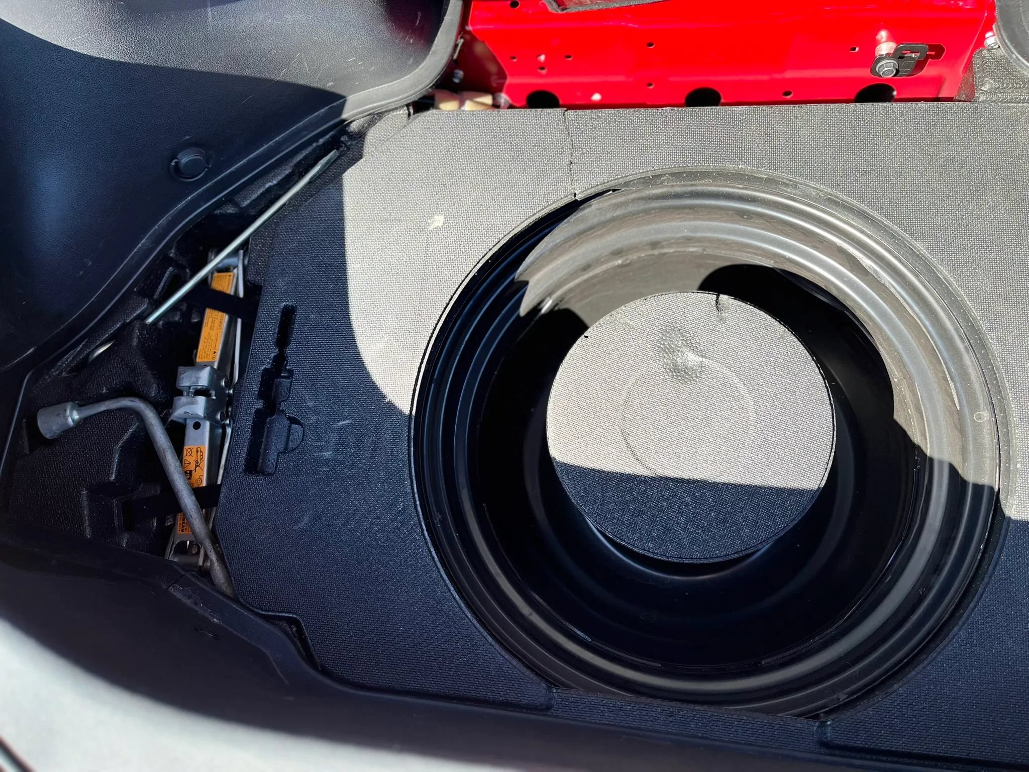 Used 2015 Nissan 370Z Coupe RWD image 16