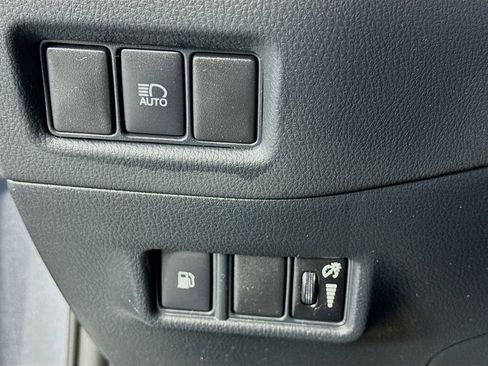 Used 2022 Toyota C-HR XLE image 14