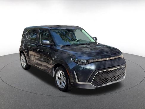 Used 2025 Kia Soul LX w/ LX Technology Package FWD image 3