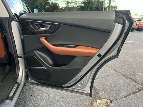 Used 2022 Audi Q8 Premium Plus w/ Premium Plus Package image 31